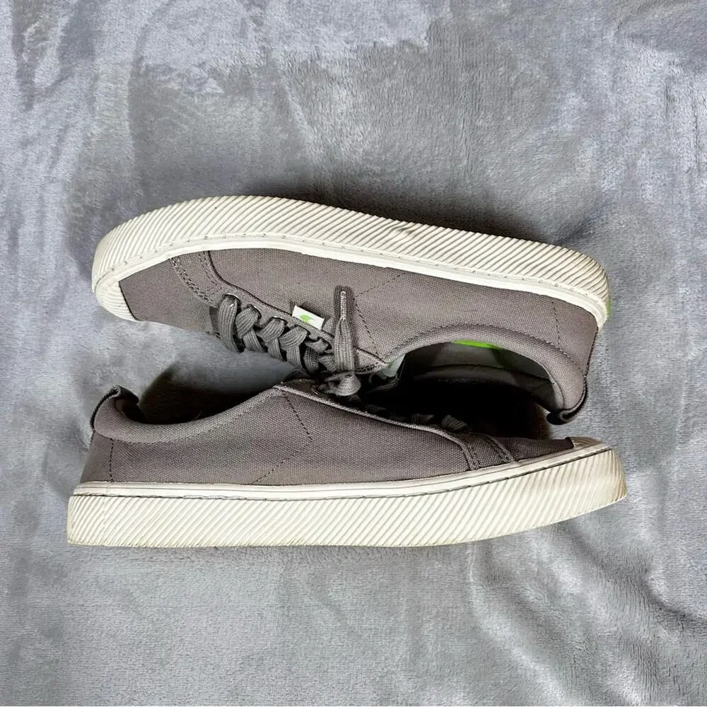 Cariuma OCA Low Canvas Sneakers Mystic Grey Men 8.5/Women's 10 Sustainable